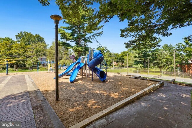 Building Photo - 7607 Eastern Ave NW