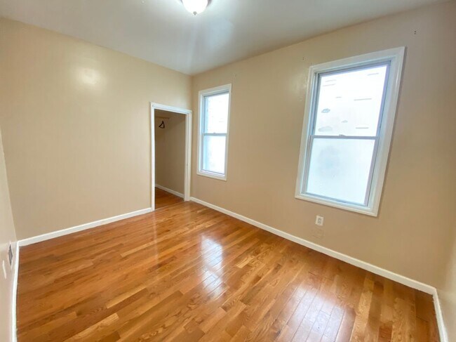 Building Photo - 186 Oakwood Pl