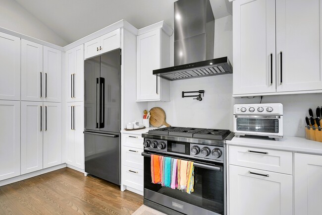 Building Photo - 28384 Kinnikinick Rd