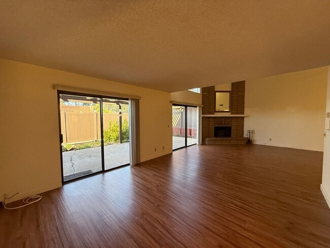 Building Photo - Beautiful Two Story Orcutt Town Home in th...