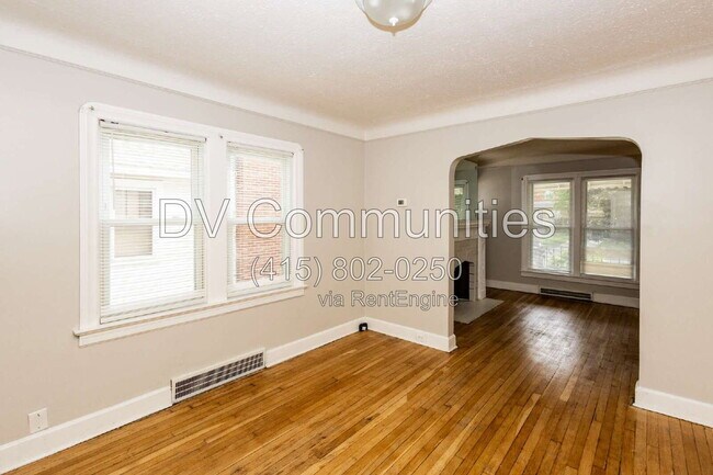 Building Photo - 340 E 197th St