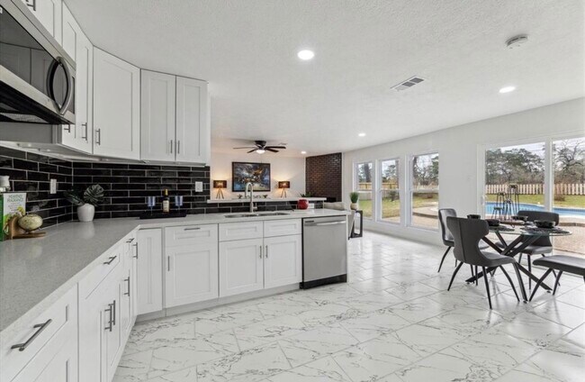 Building Photo - 1210 Burning Tree Rd