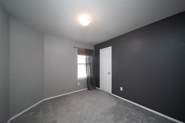 Building Photo - 24023 Swather Wy