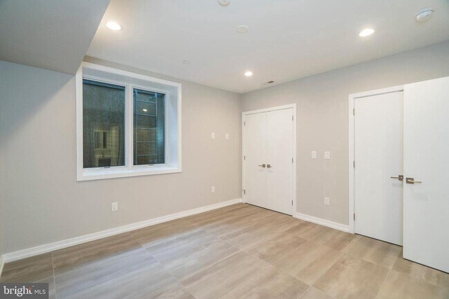 Building Photo - 1436 Clymer St