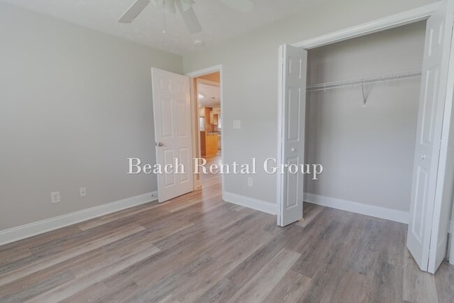 Building Photo - 204 Macarthur Dr