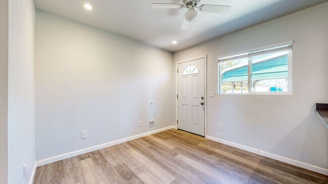 Building Photo - Gated and fully remodeled 1 bedroom 1 bath...