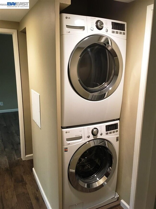 Building Photo - 1581 Mendenhall Dr