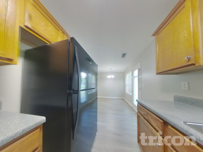 Building Photo - 27 Pleasant Forest Dr