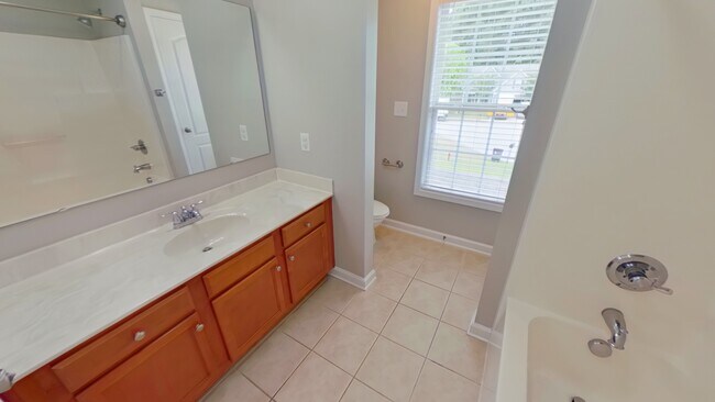 Building Photo - 622 Thorncliff Dr