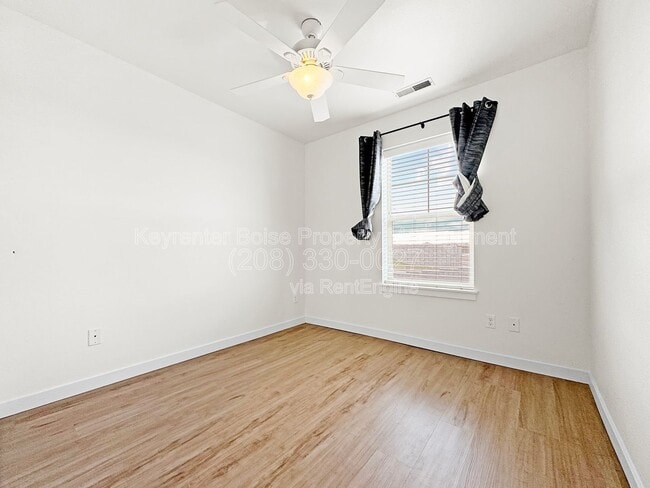 Building Photo - 8721 W Pine Valley Ln