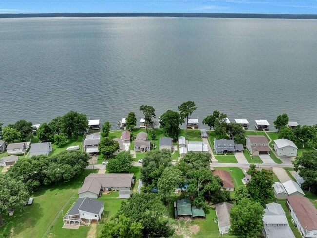 Building Photo - 683 Water View Dr
