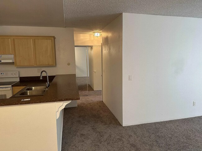 Building Photo - 1 bedroom in the wonderful Mission Verde c...