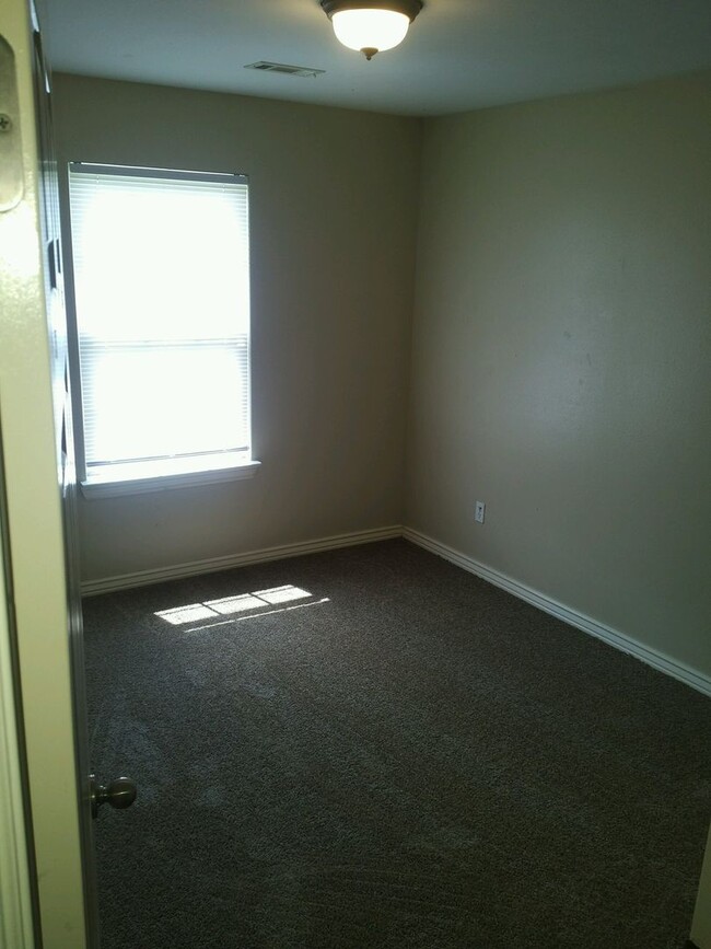 Building Photo - 251-251 Graystone Cir