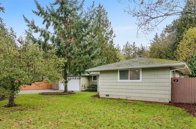 Building Photo - Cozy 3BD/2BTH Lynnwood Rambler for Lease!