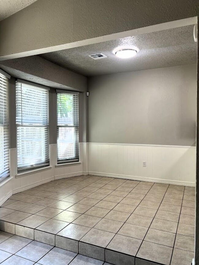 Building Photo - 3012 SE 55th St