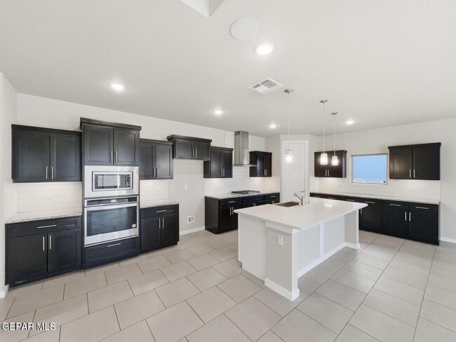 Building Photo - 14616 Tierra Burgos