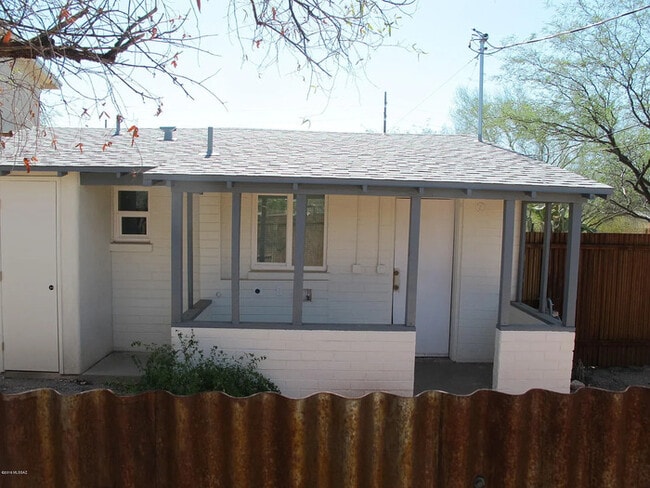 Building Photo - House for Rent