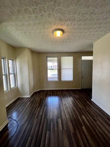LR - 1641 Summit Street