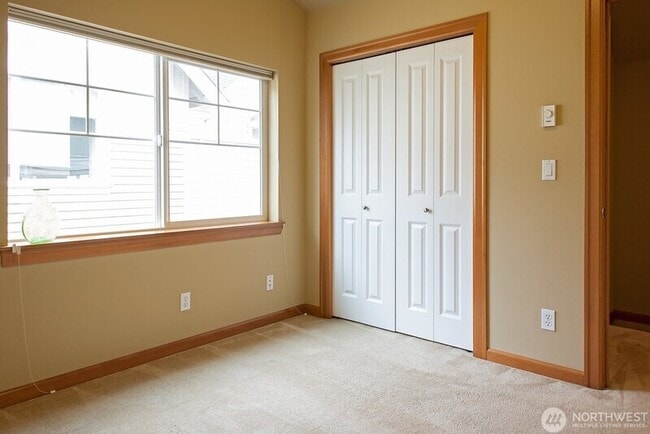 Building Photo - 1027 NE 123rd St