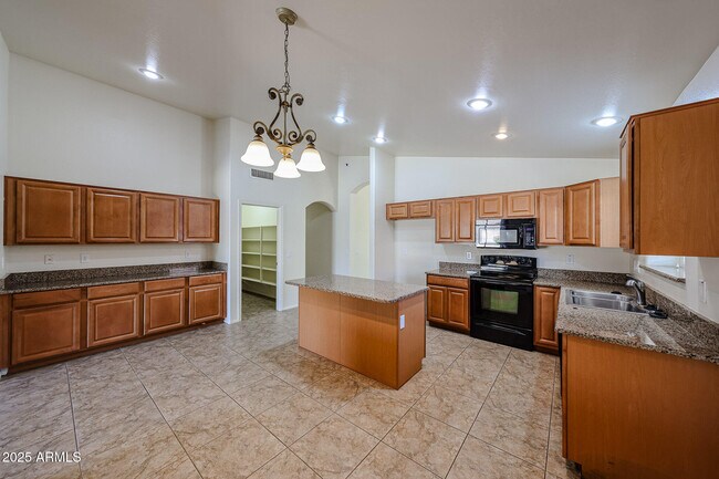 Building Photo - 13398 N 177th Dr
