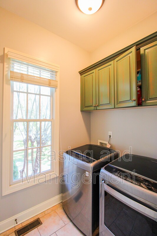 Building Photo - 1666 Back Creek Rd