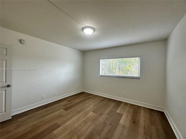 Building Photo - 1400 NE 56th St