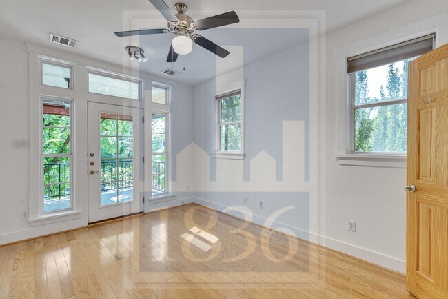 Building Photo - 404 W Monroe St