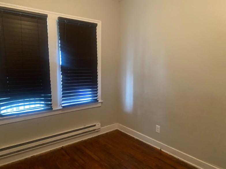Building Photo - 15521 Log Cabin St