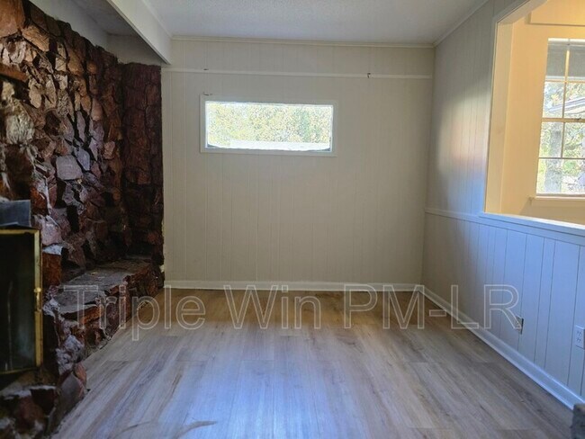 Building Photo - 5505 Crescent Dr