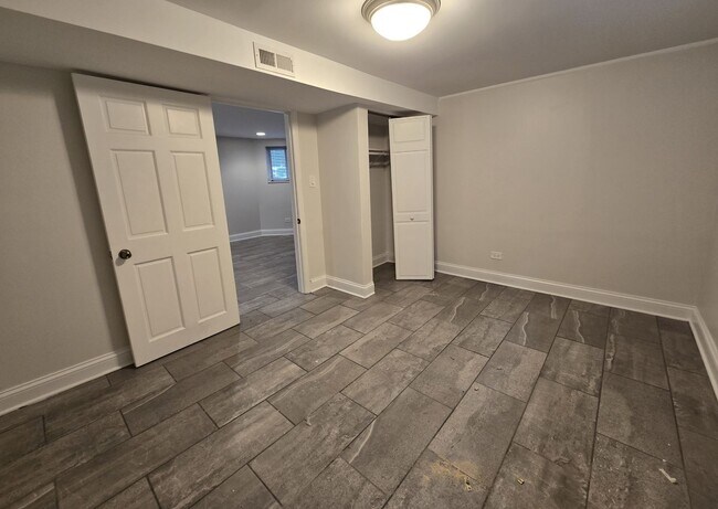Building Photo - 4341 N Francisco Ave