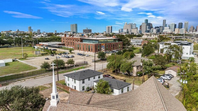 Building Photo - 4301 Chartres St