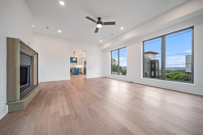 Building Photo - 6011 Hill Cir Dr