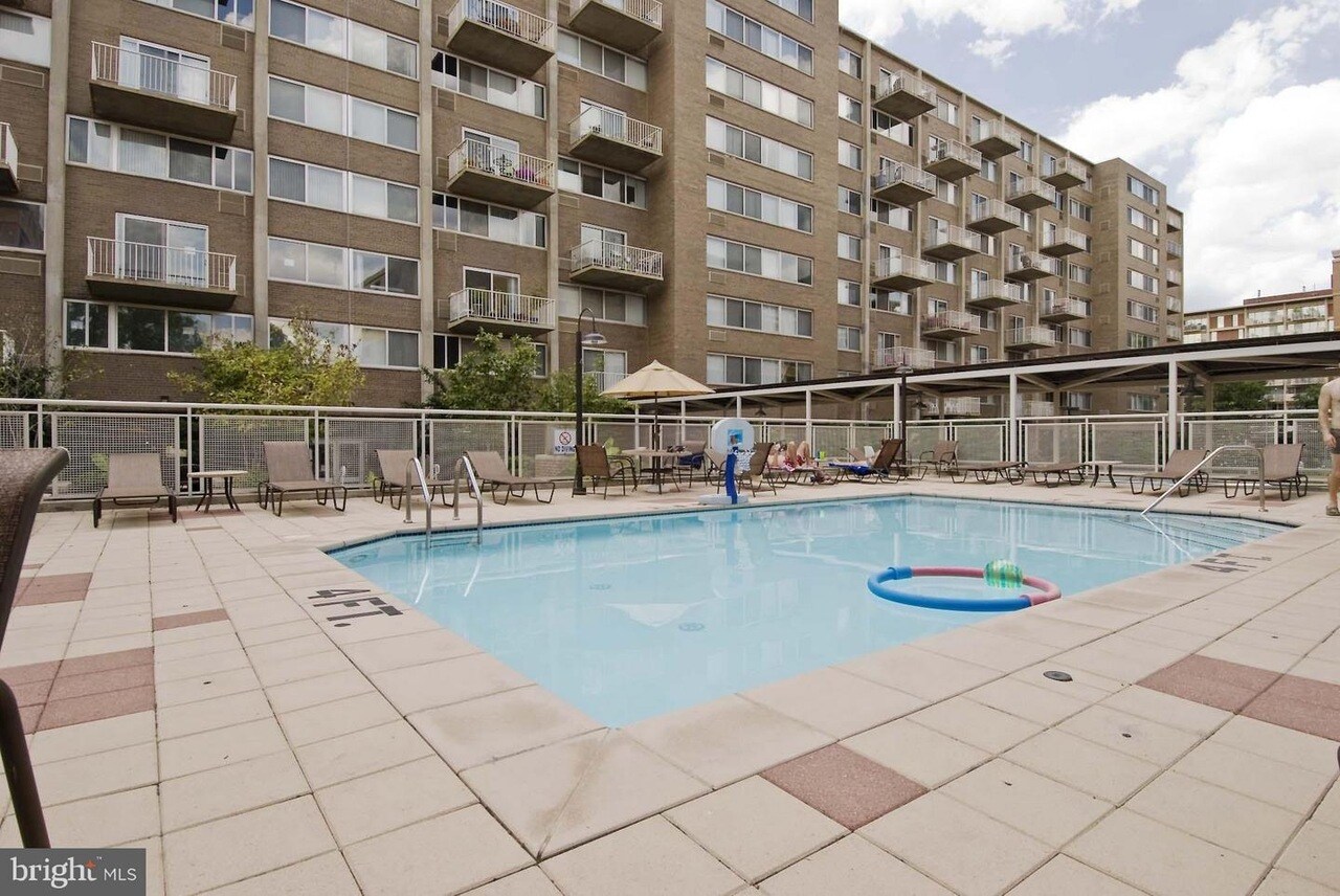 Building Photo - 355 I St SW