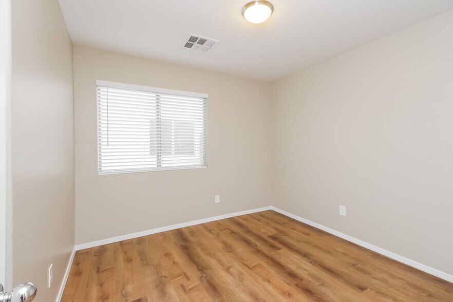 Building Photo - 2049 W Gold Mine Way
