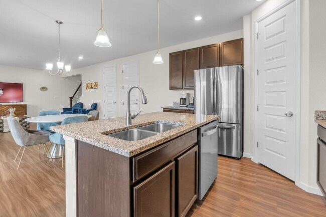Building Photo - 2299 Villageview Ln