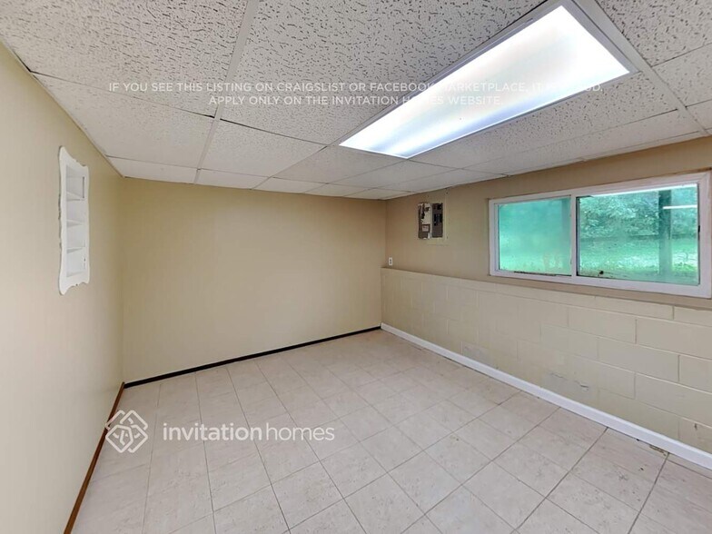 Building Photo - 104 Village Ct