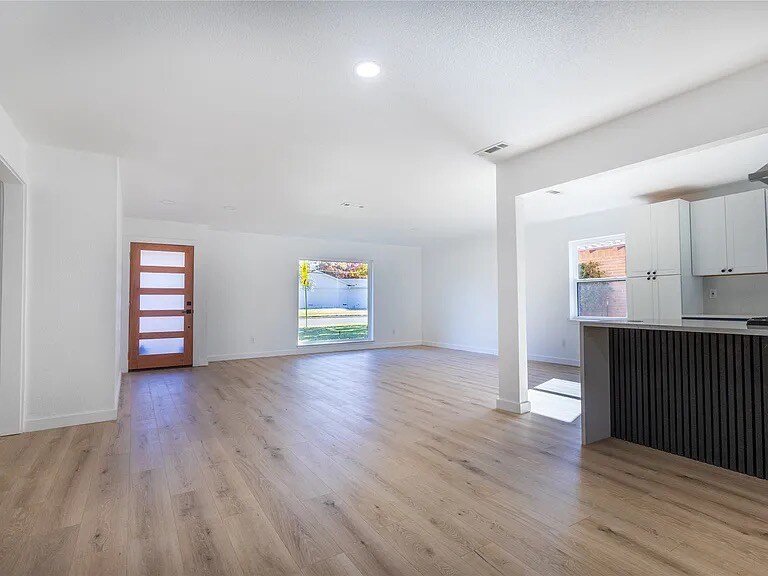 Building Photo - 10023 Kirkhaven Dr