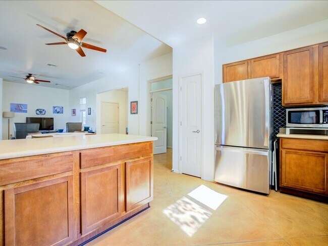 Building Photo - 10570 E Eleanor Maldonado Pl
