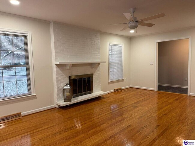 Building Photo - 913 Dogwood Cir