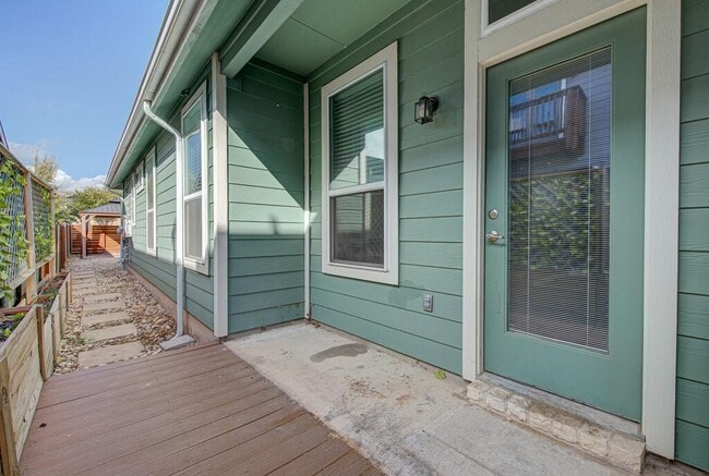 Building Photo - 8816 Blaze Dr