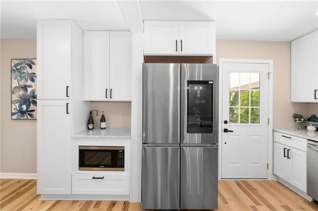 Building Photo - 3646 Rock Springs Dr