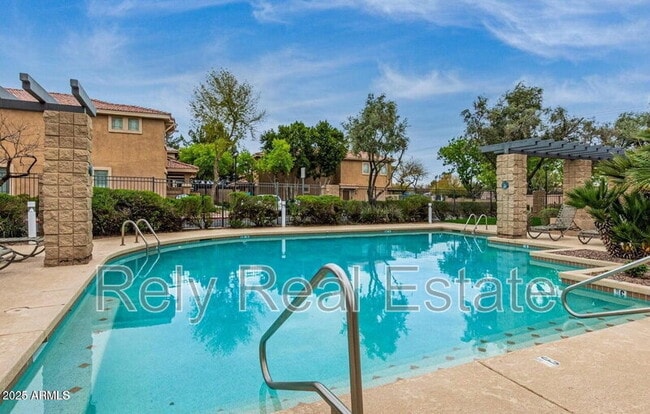 Building Photo - 1225 N 36th St