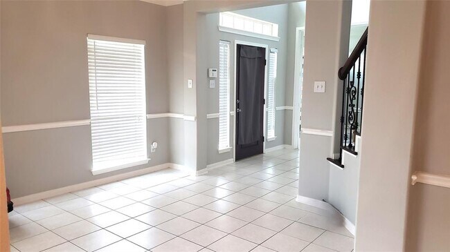 Building Photo - 1826 Pinewood Ct Dr