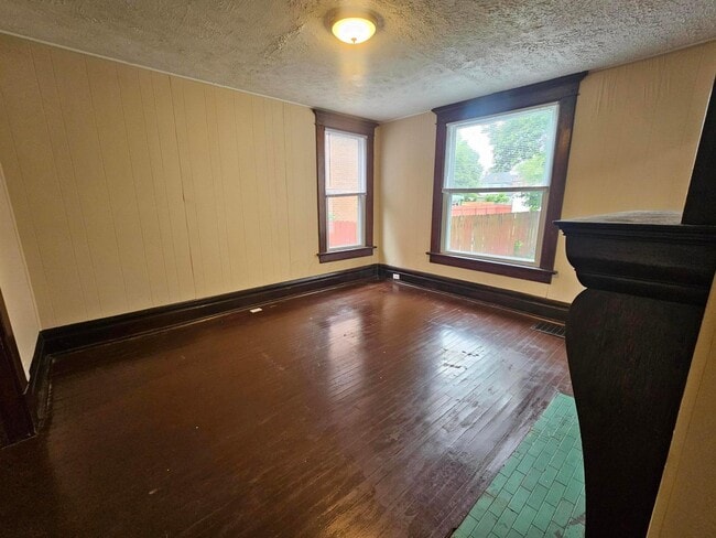 Building Photo - 831 Linwood Ave