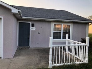 Building Photo - 4809-4811 Geyser Blvd