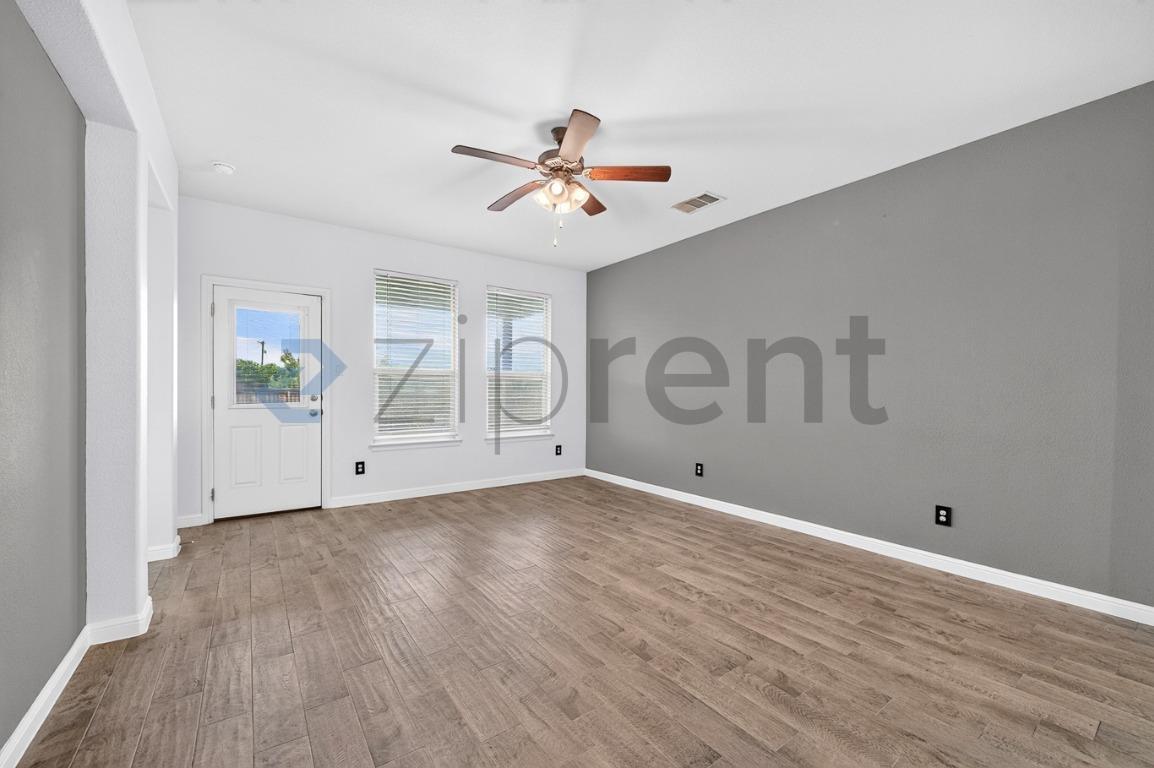 Building Photo - Unit