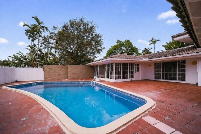 Building Photo - 8651 NE 10th Ct