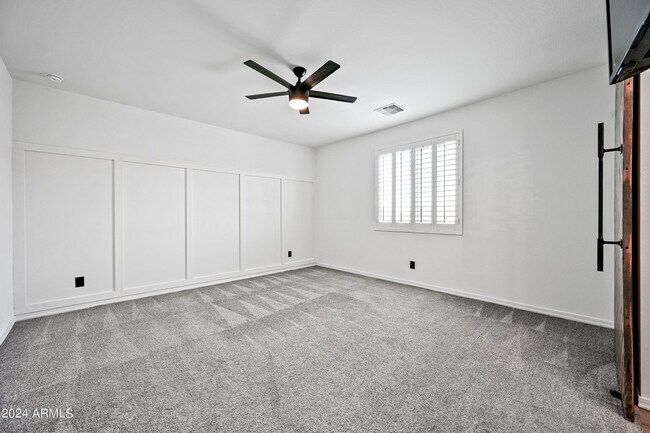 Building Photo - 13360 W Briles Rd