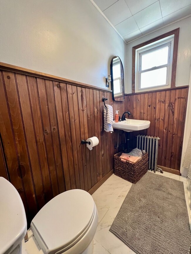 Building Photo - Gorgeous 3-Bedroom Townhome in East Falls! Available June 1st!