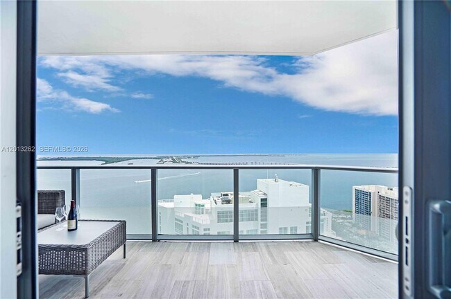 Building Photo - 1300 Brickell Bay Dr